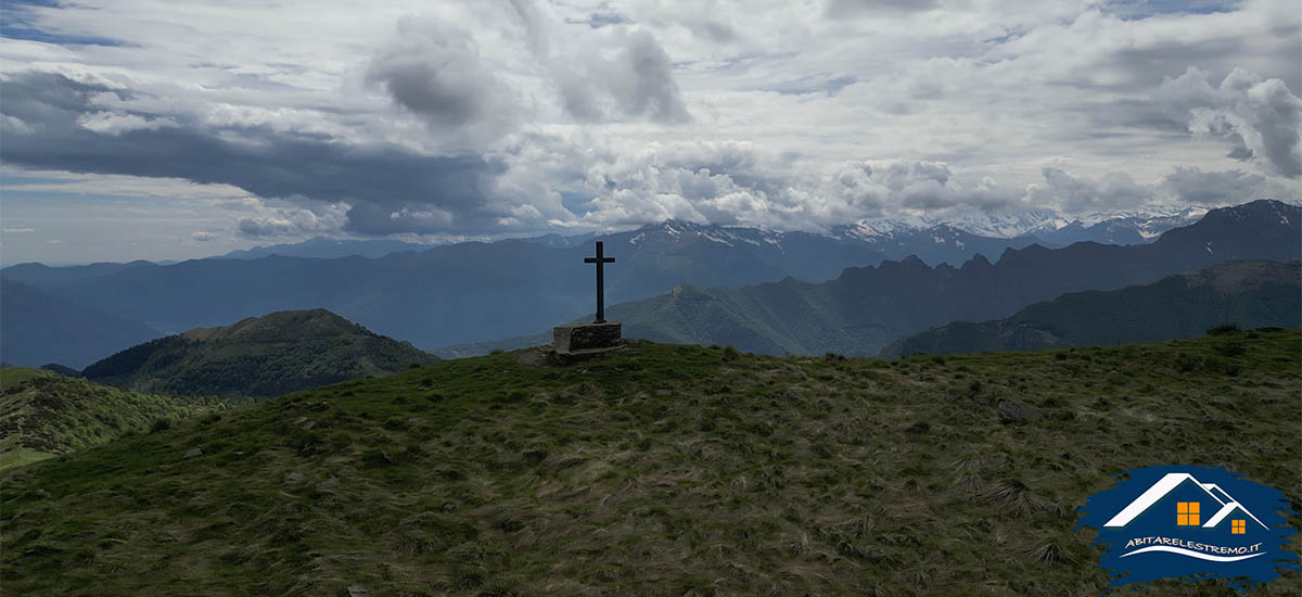 panorama dalla croce di vetta del Monte Todano