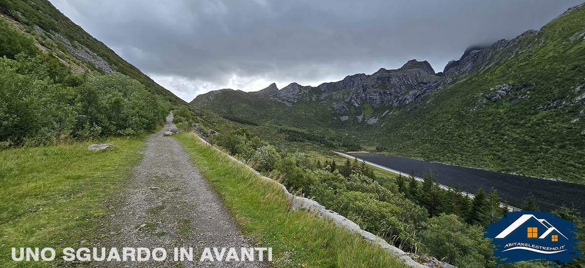 sentiero di salita verso il Glomtinden - Norvegia - Lofoten