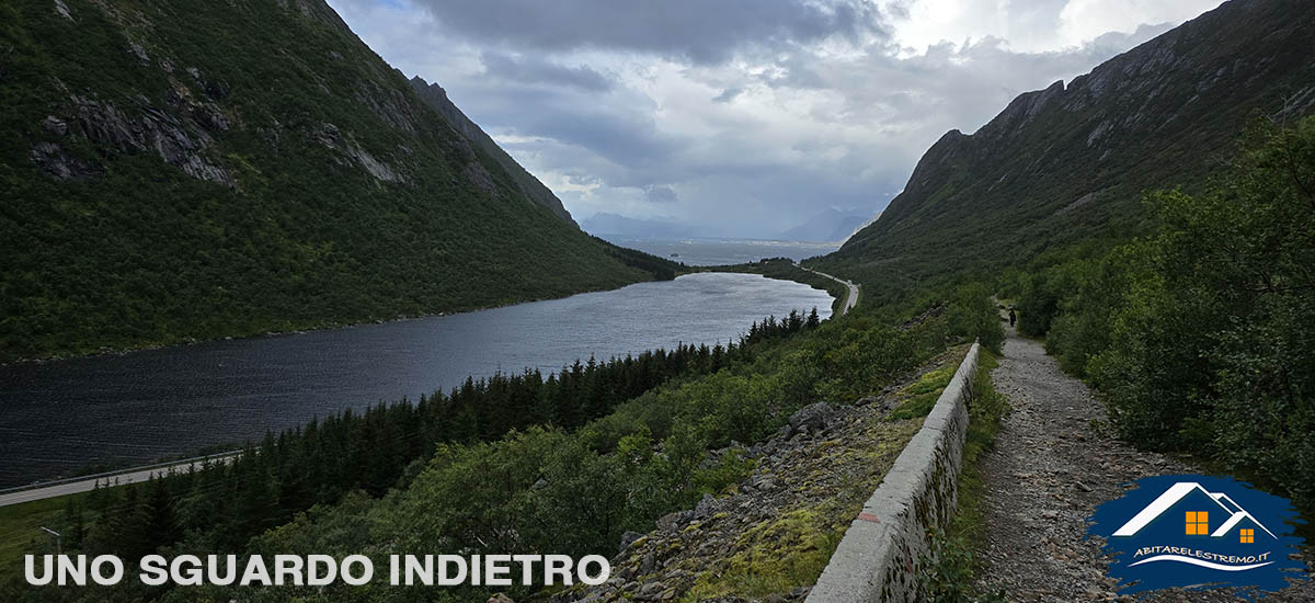 sentiero di salita verso il Glomtinden - Norvegia - Lofoten