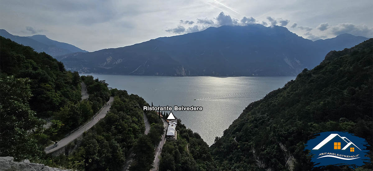 la vista sul lago di garda dal sentiero del ponale