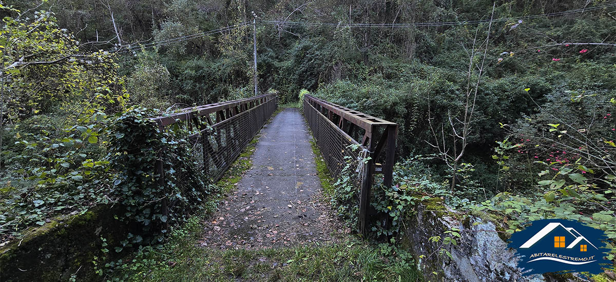 il ponte sul sentiero Navasco - Crodo