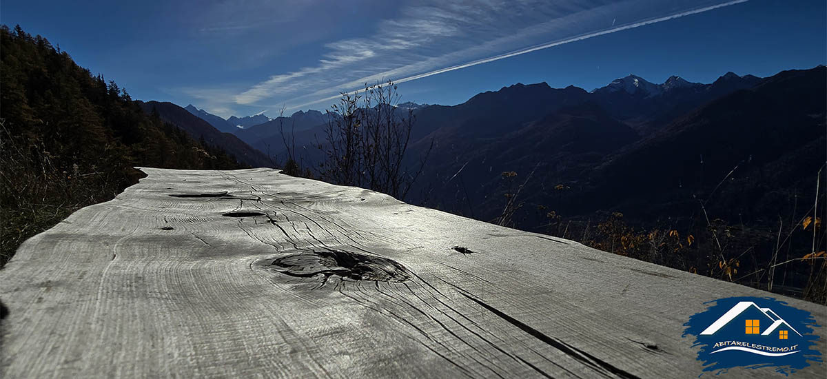 panca in legno a Les Ors - Valdigne